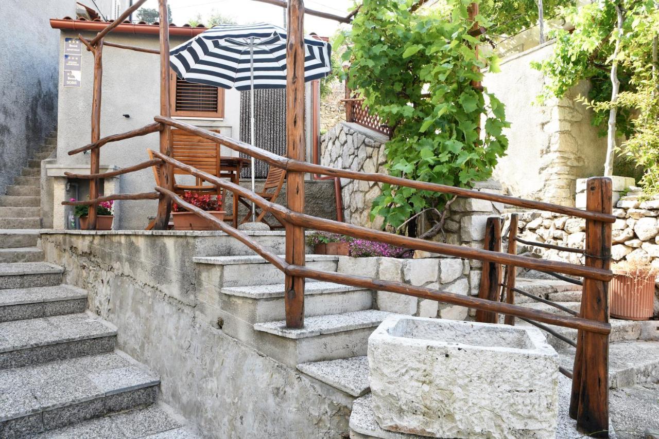 Apartment Anamarija Valun Exterior foto